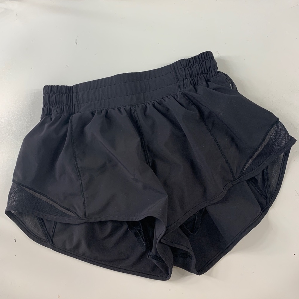 Black Lululemon Hotty Hots 2.5 (Size 4)